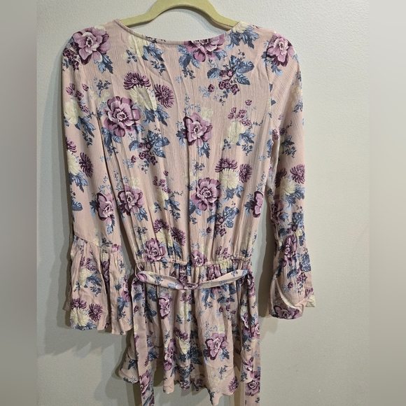 American Eagle, Feminine pink, floral wrap romper, long bell sleeves Size XXS - Picture 4 of 10